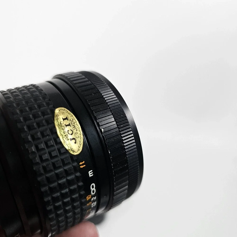 Tokina 28mm 1:2.8 Camera Lens Sakar Aux. Wide Lens Ser VII Japan Tiffen 49mm Set